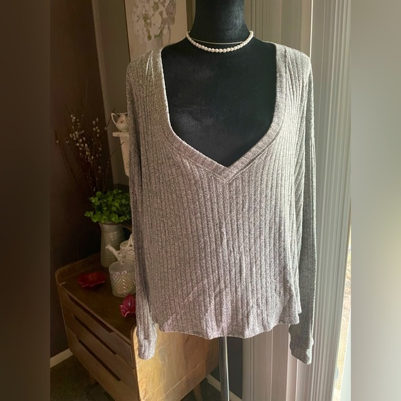 Pink Victorias Secret Womens Tee Shirt Top Size Large Gray V-neck - Picture 1 of 7